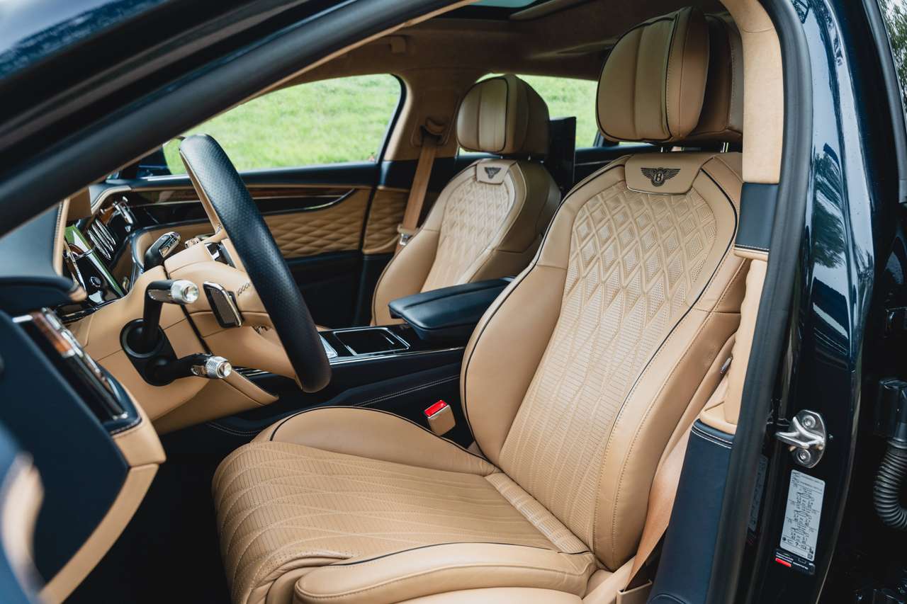 Bentley Flying Spur AZURE HYBRID - 4 SEAT - TOURING SPECIFICATION — foto 13 van 25