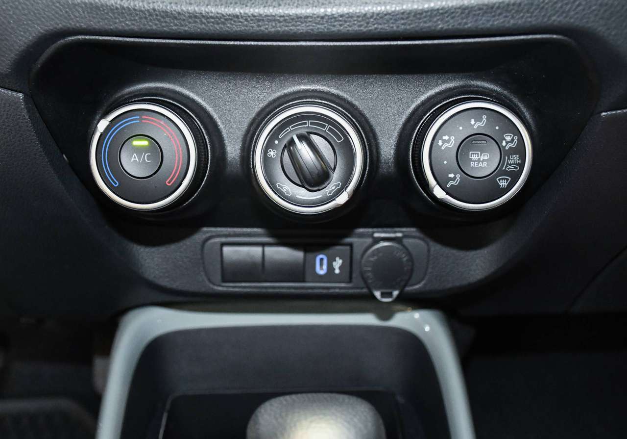 Toyota Aygo X Aygo X Air-Pulse + Tech Pack - NAVIGATIE VIA SMARTLINK / CAMERA / ACC / AIRCO — foto 12 van 18