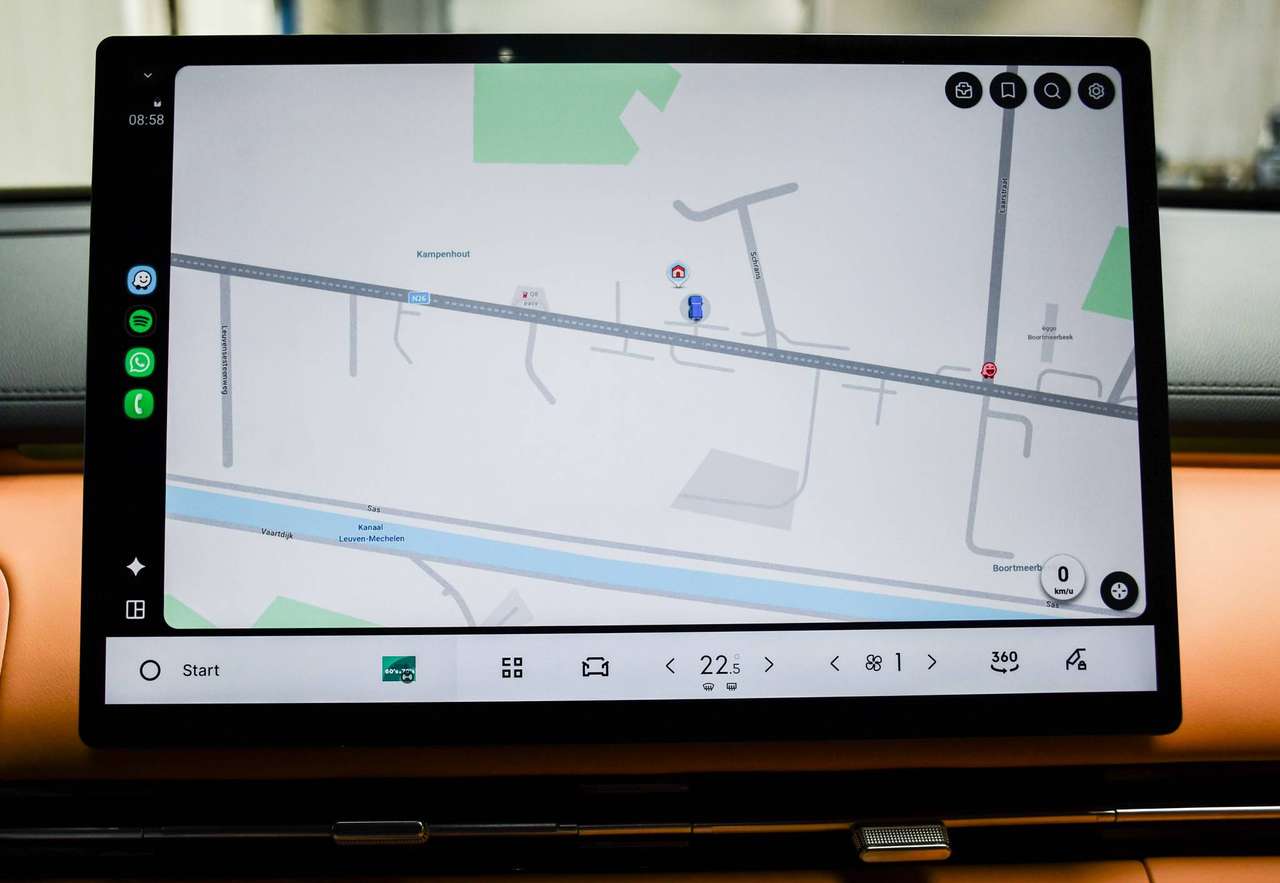 Geely Starray EM-i Pro+ 83km NIEUW - NAVIGATIE / OPEN PANO-DAK / LEDER / CAMERA / ACC / BLIS / PDC — foto 12 van 22
