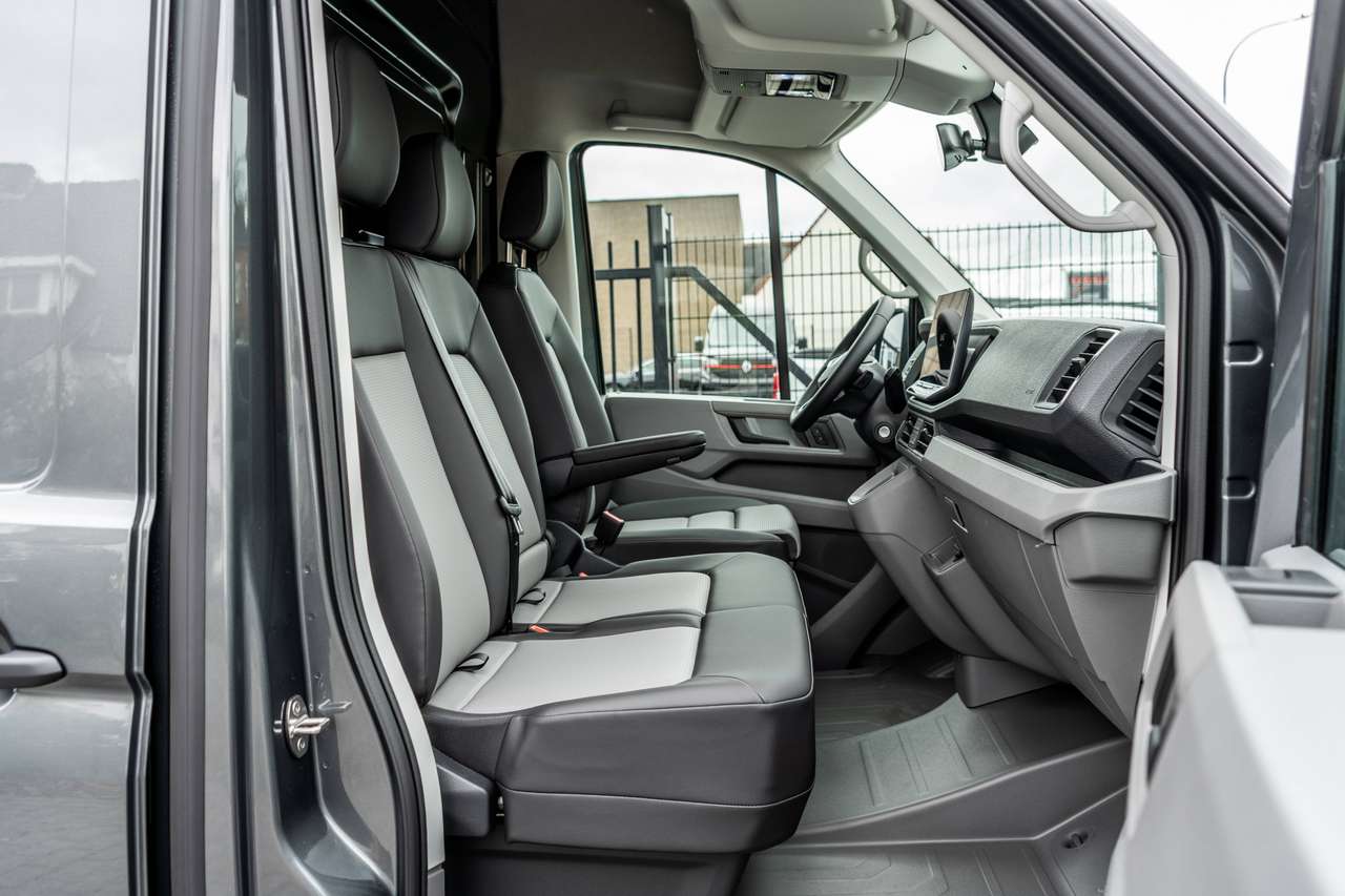 Volkswagen Crafter 35 L4H3 2.0TDI RWD - Automaat- Trekhaak 3500kg / Navigatie/ Camera/ LED - 5j Warranty - 47.000ex — foto 11 van 19
