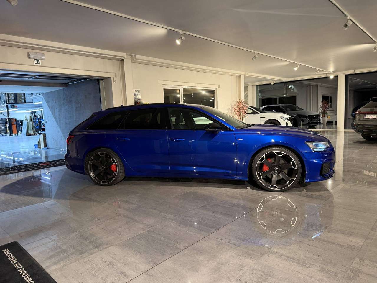 Audi A6 45TFSI 265PK QUATTRO * KLEUR EXCLUSIVE ULTRA BLAUW PAREL * BLACK PACK * 3X S-LINE * CAMERA * LED * TREKHAAK * 21" * — foto 21 van 24