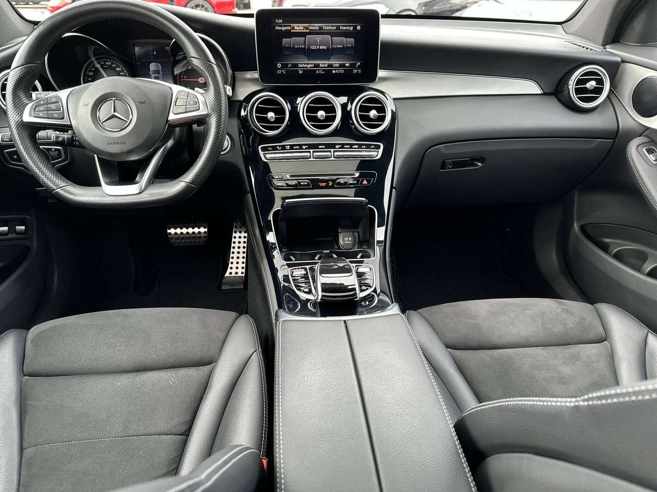 Mercedes-Benz GLC 250 D 4-Matic COUPE  AMG pakket Schuifdak Luchtvering 360° Night Full!!! — foto 13 van 19