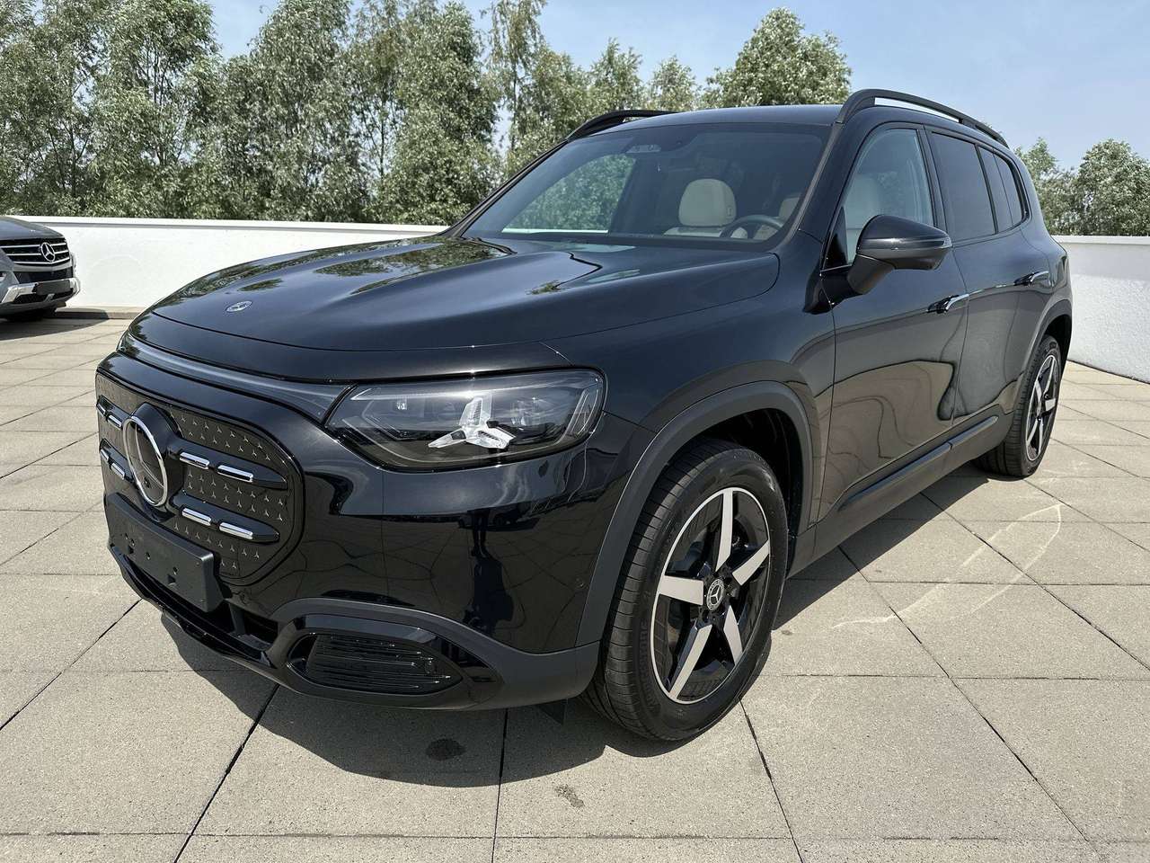 Mercedes-Benz GLB 250 + Electric Pano dak Leder Memory Nightpakket — foto 2 van 19