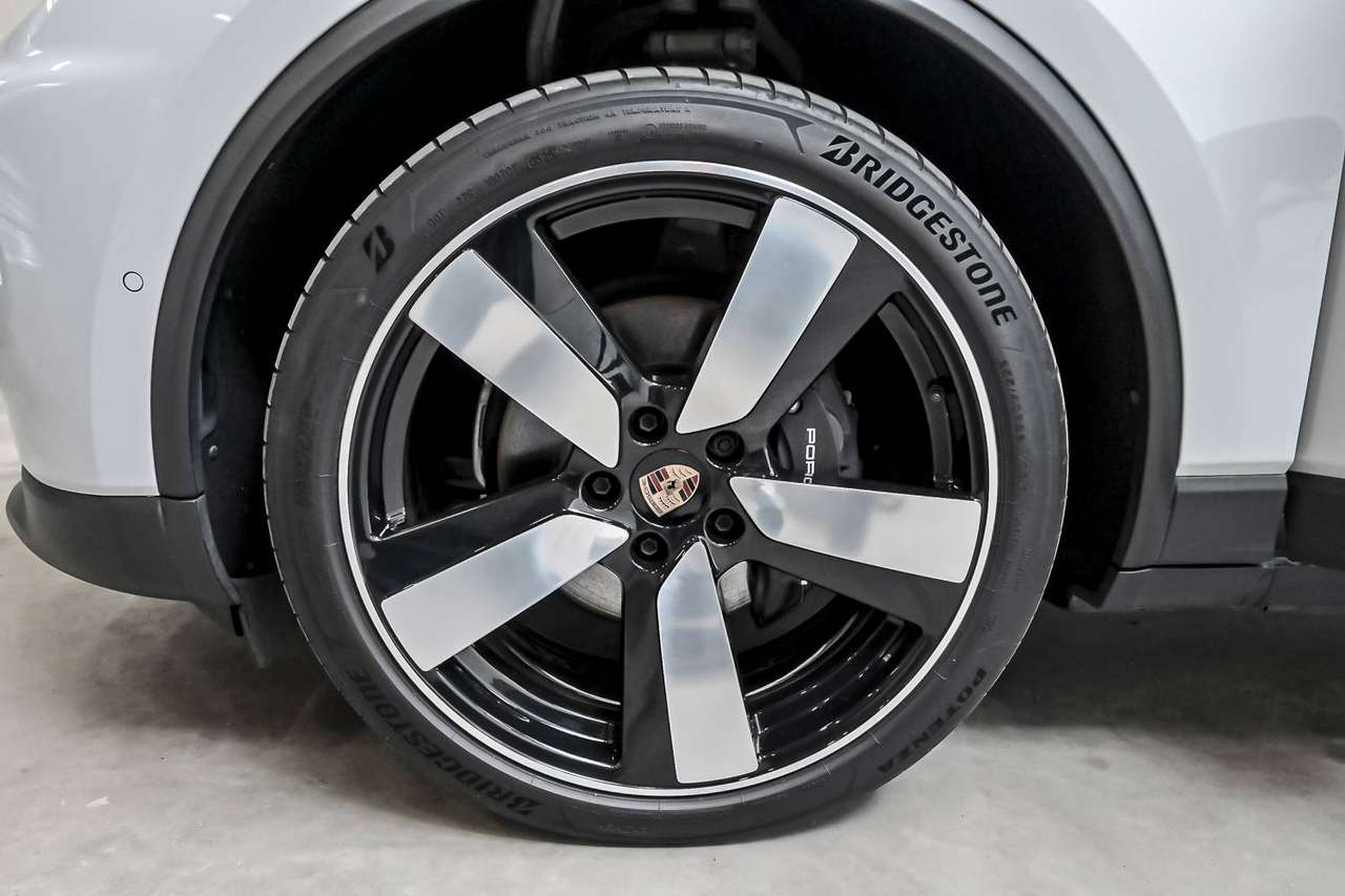 Porsche Macan Porsche Macan 4 – Performance Battery Plus – 22” Macan Sport – Luchtvering – Achterasbesturing – InnoDrive — foto 9 van 25