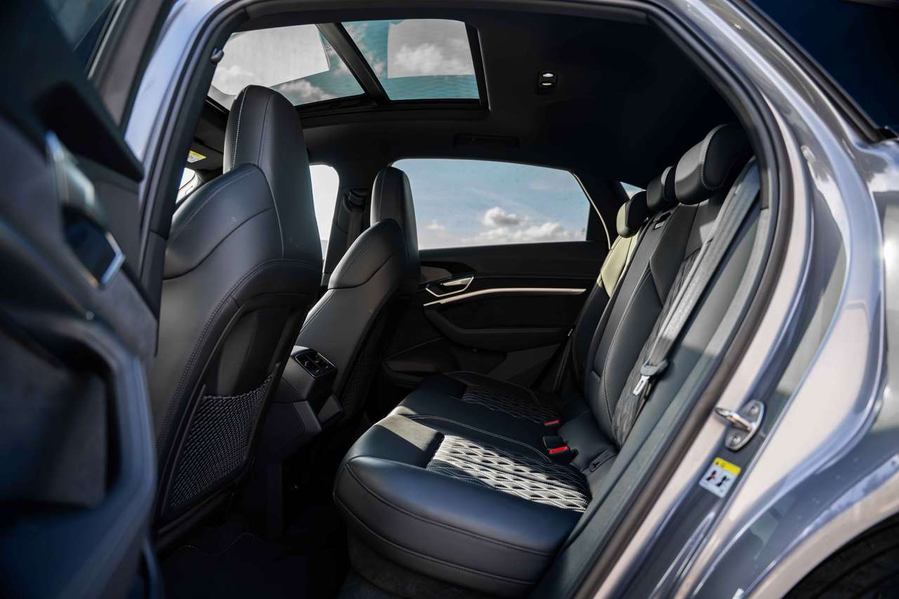 Audi e-tron (2022) — foto 23