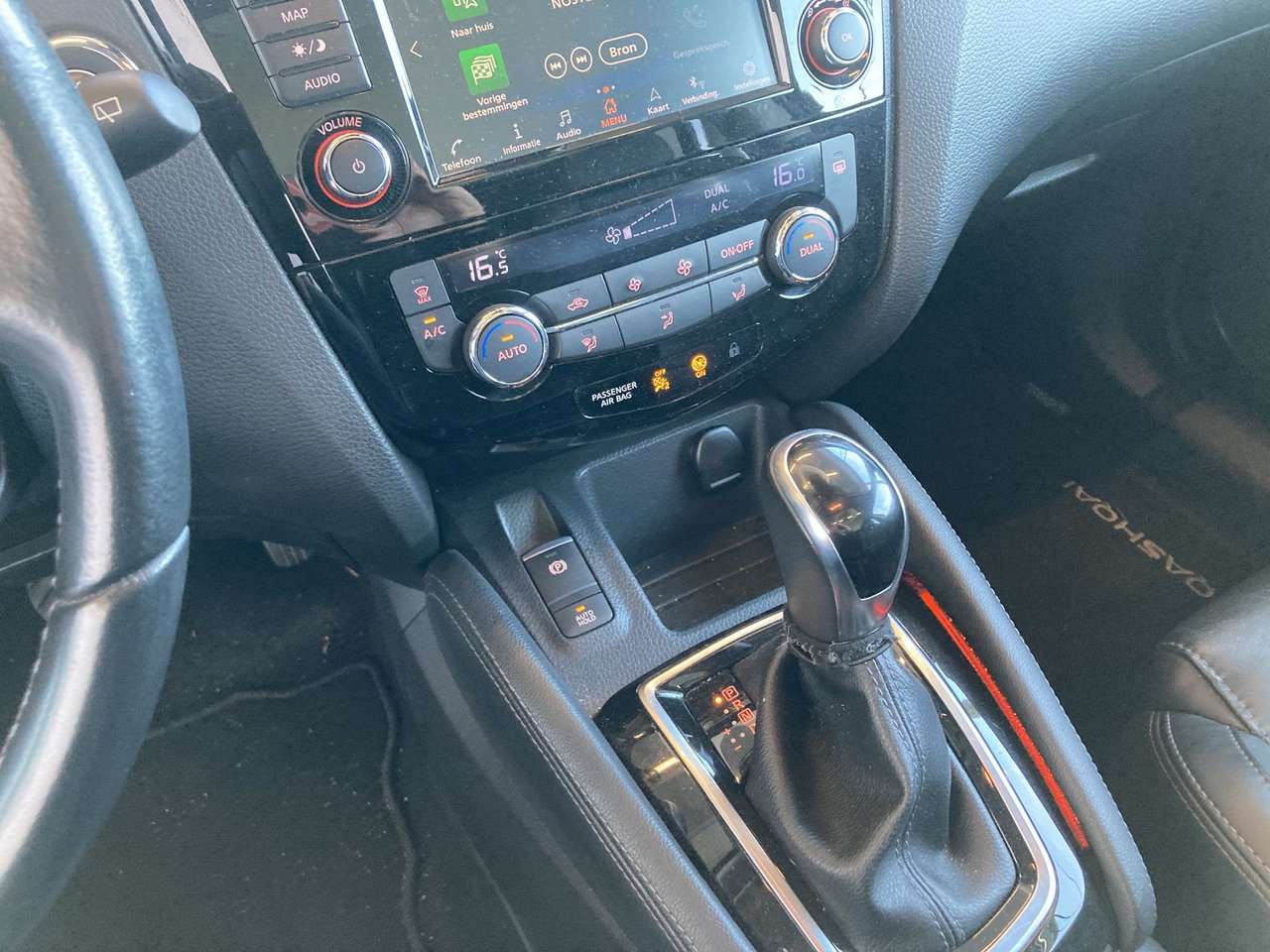 Nissan Qashqai BENZINE AUTOMAAT PANORAMISCH DAK LEDER — foto 13 van 19