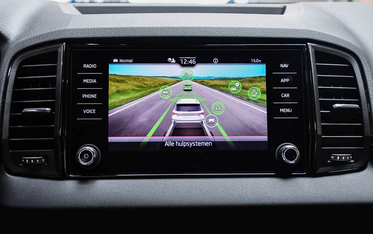 Skoda Karoq Karoq 1.5 TSI ACT Sportline DSG - TREKHAAK / PANO — foto 13 van 21