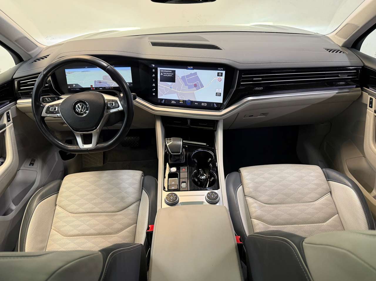 Volkswagen Touareg 3.0 TDi V6 SCR 4Mo R-Line 2020! — foto 12 van 24