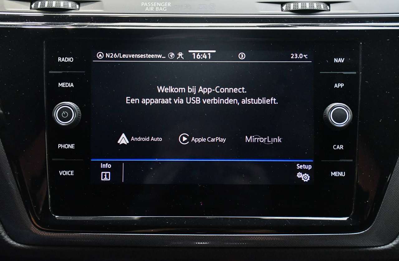 Volkswagen Touran Touran 1.5 TSI R-Line 7pl DSG - NAVIGATIE / TREKHAAK / CAMERA / SMARTLINK / BLIS / ACC / PDC — foto 14 van 22