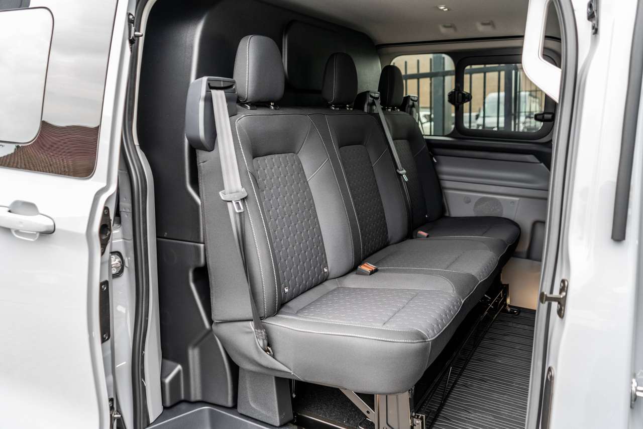 Ford Transit Custom 2.5 PHEV Limited DC L2 5pl.- Trekhaak / 360° Camera - 42.800ex — foto 15 van 16
