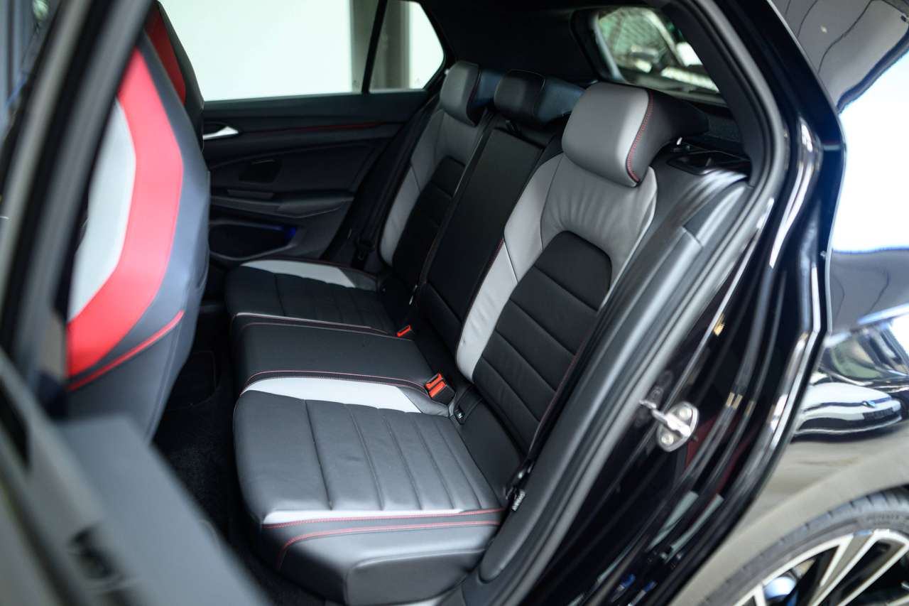 Volkswagen Golf GTI CLUBSPORT|HEAD-UP|HARMAN-KARDON|IQ-LIGHTS|ZETELVERW.|ZETELKOEL.|ACC|LA|SFEERVERL.|CAMERA|GARANTIE — foto 16 van 25