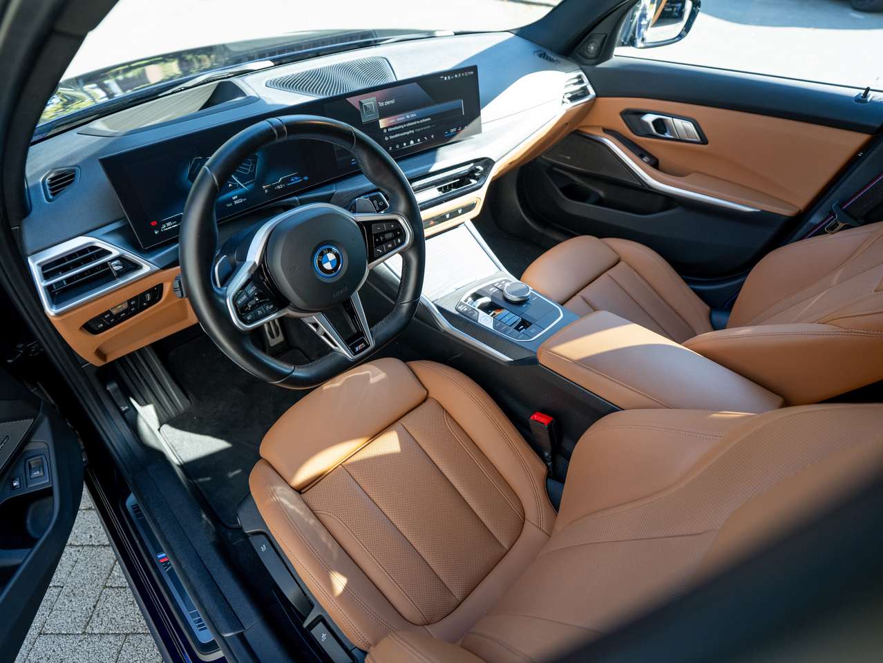 BMW 330 Touring 330e PHEV M-Sport Pro/Full PPF/Panorama/Head-up/360 Camera/Laser koplampen/Tanzanit individual/Zetelverwarming — foto 19 van 25
