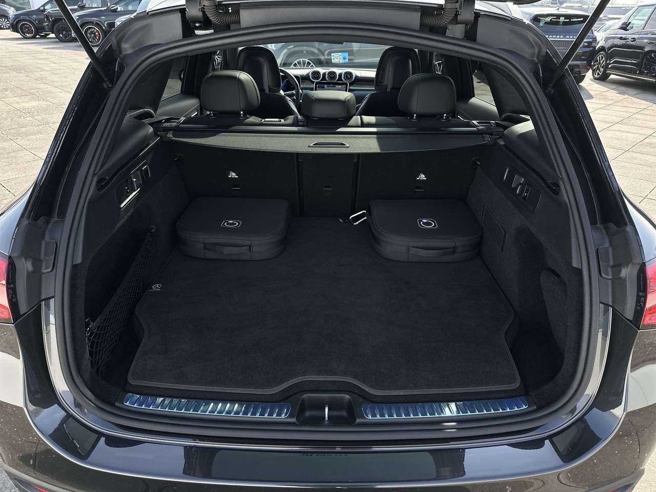 Mercedes-Benz GLC 300 E PHEV AMG Line (230 kW) Pano Dak Distronic Night — foto 11 van 19