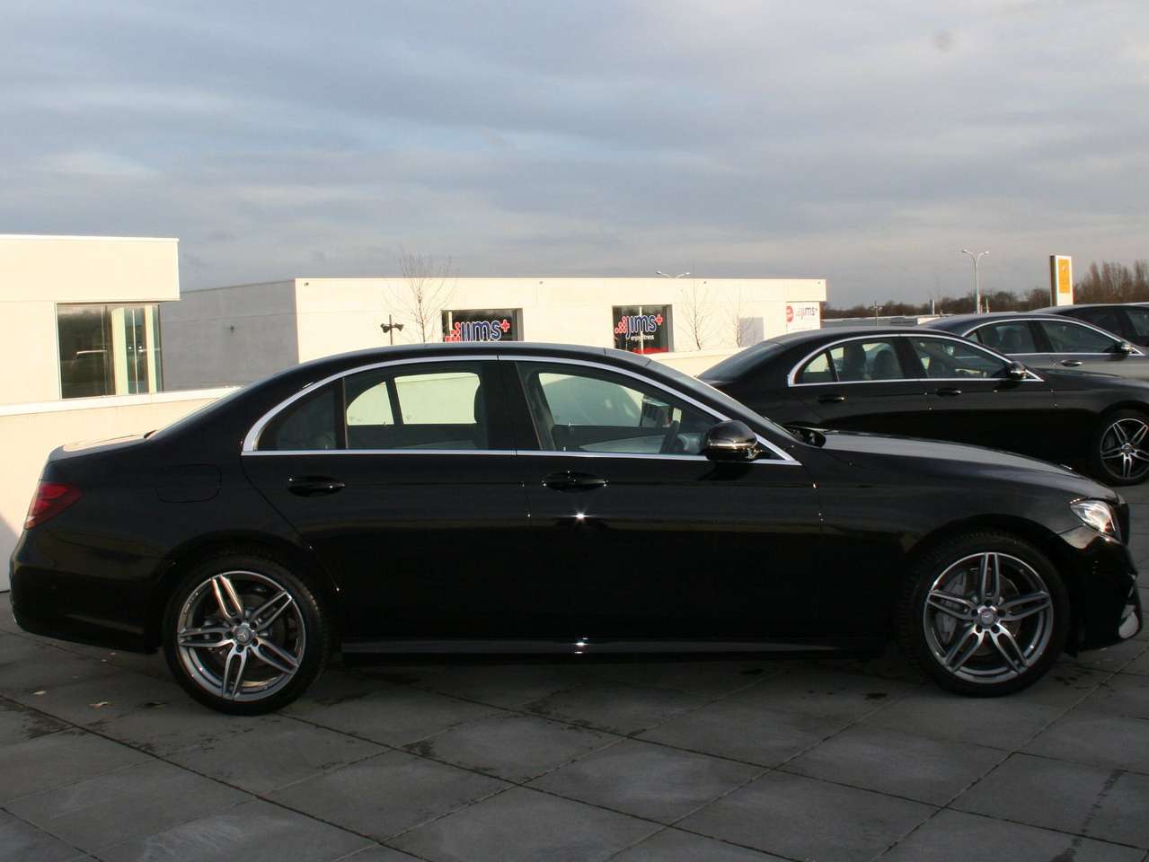 Mercedes-Benz E 220 d AMG Pano dak navigatie LED camera — foto 2 van 9