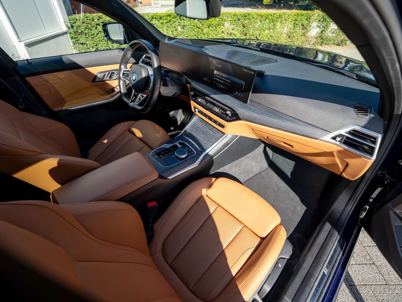 BMW 330 Touring 330e PHEV M-Sport Pro/Full PPF/Panorama/Head-up/360 Camera/Laser koplampen/Tanzanit individual/Zetelverwarming — foto 17 van 25