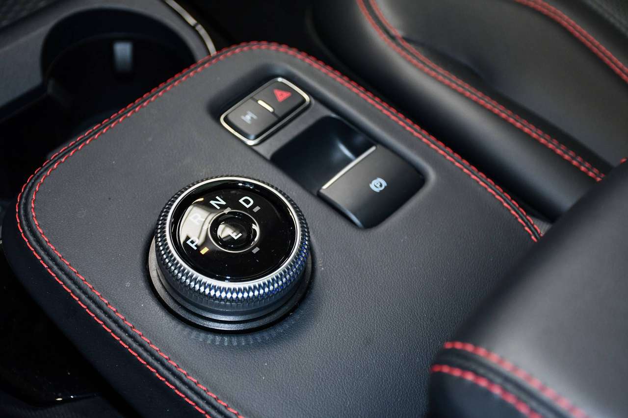 Ford Mustang Mach-E Mustang Mach-E 76 kWh AWD Standard Range - NAVIGATIE / CAMERA / PANO-DAK / SMARTLINK / BLIS / ACC — foto 17 van 22
