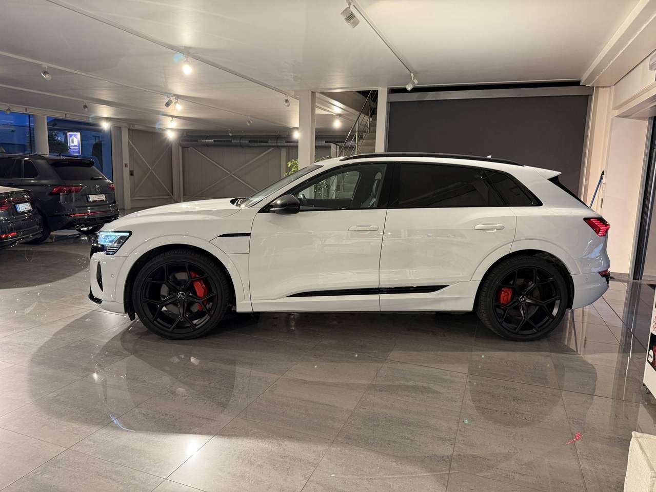 Audi Q8 e-tron QUATTRO 340PK * S-LINE  COMPETITION * BLACK PACK * 22" * LUCHTVERING * CAMERA * SITE ASSIST * ACC * — foto 18 van 25