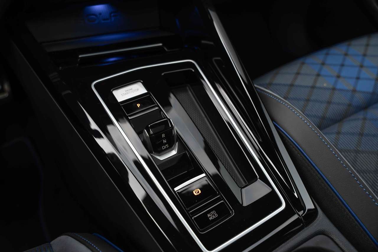 Volkswagen Golf R 4MOTION 'Black Edition' PANO/MATRIX/AKRAPOVIC/ACC/CAMERA/H&K/19" — foto 16 van 25