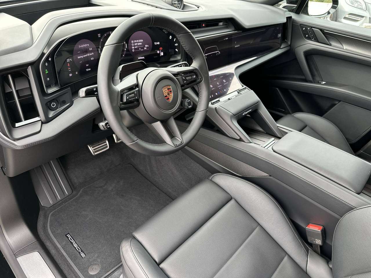 Porsche Cayenne Coupe ELECTRIC Trekhaak  adaptive Sportdesign 22" — foto 10 van 19