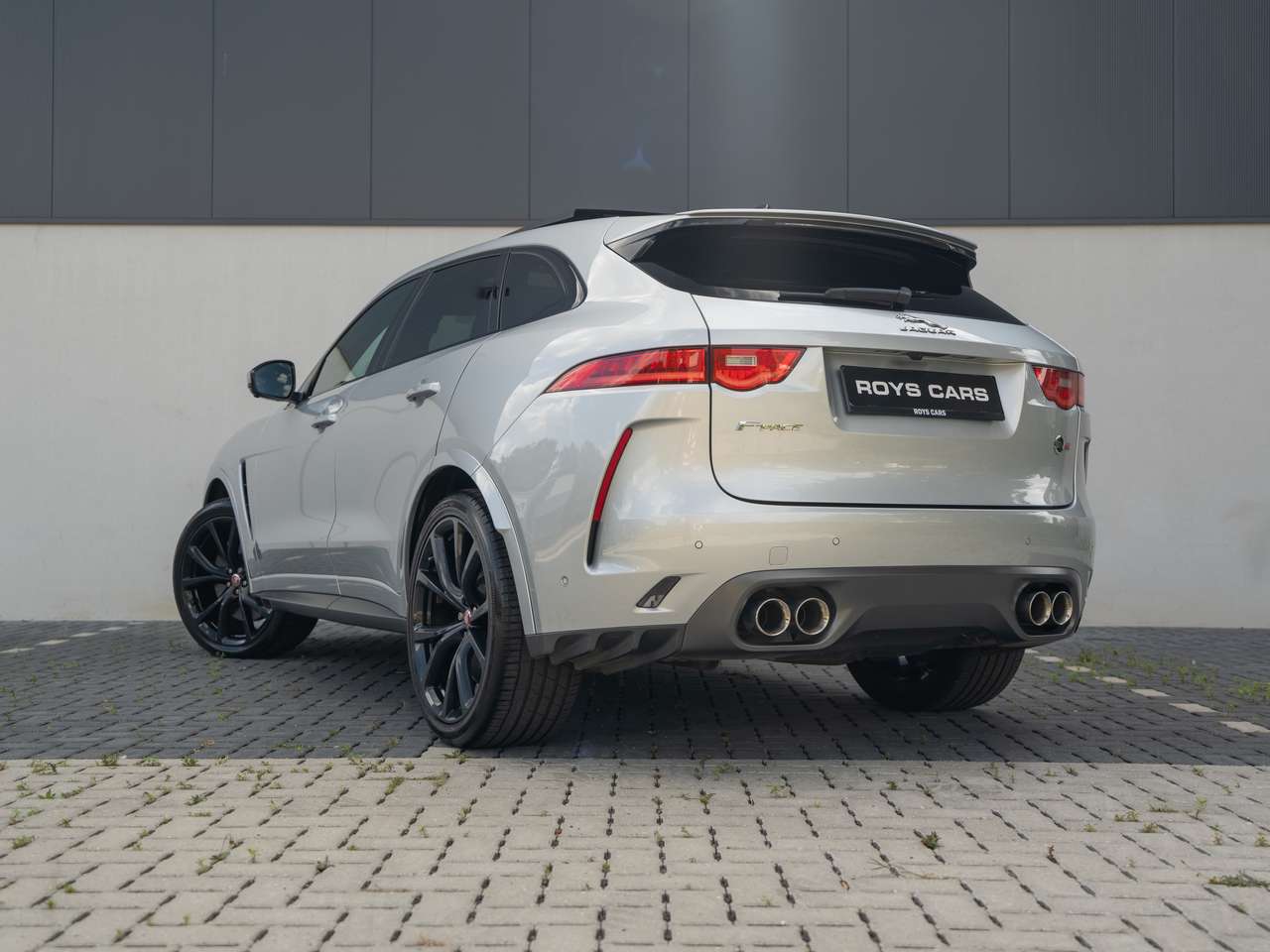 Jaguar F-Pace F-Pace SVR 5.0 V8 AWD LICHTE VRACHT/DEALER SERVICED/PRE OPF/1ST BE OWNER — foto 8 van 25
