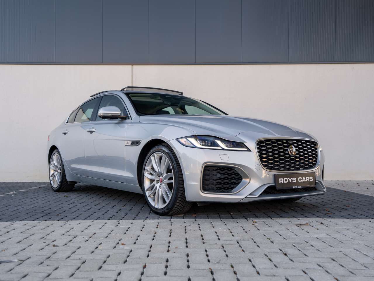 Jaguar XF XF 2.0 T P250 R-Dynamic SE — foto 2 van 21