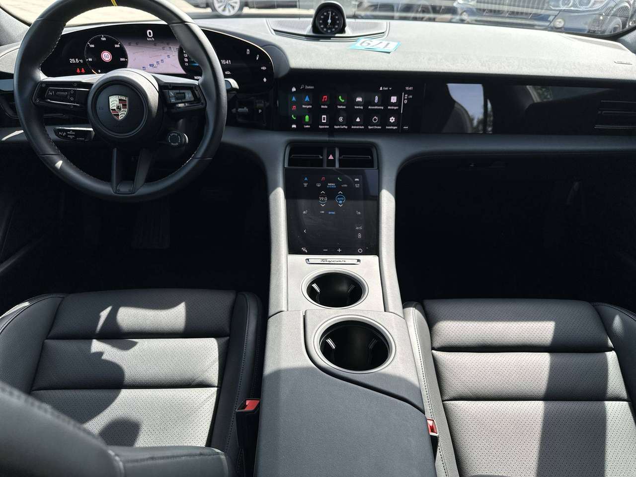 Porsche Taycan Luchtvering Sport Chrono Performance Battery Plus Adapt. comfortstoelen — foto 14 van 18