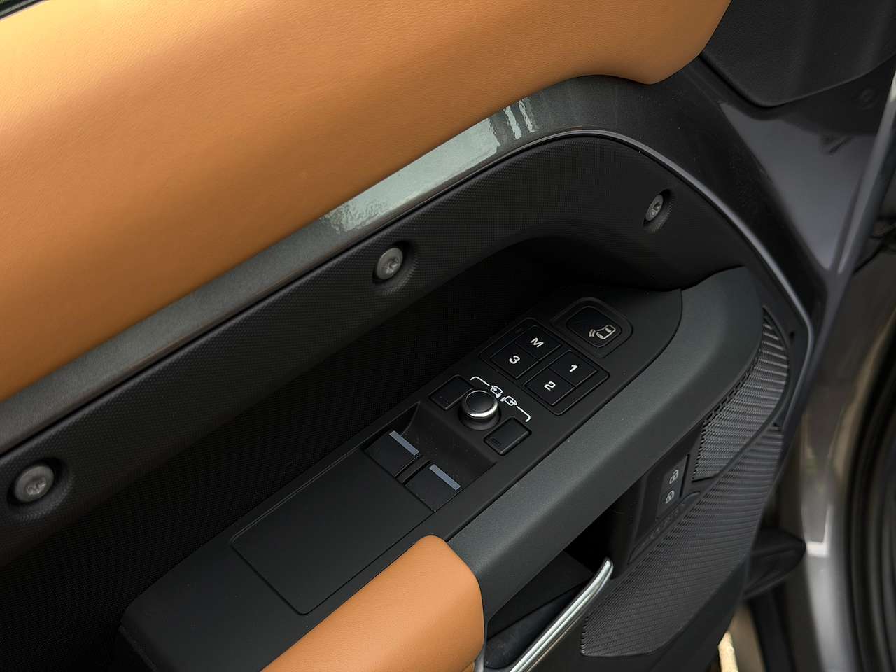 Land Rover Defender D300 KAHN PANO MERIDIAN 360°CAM VERWAMD EN GEVENTILEERD LEDER — foto 15 van 20