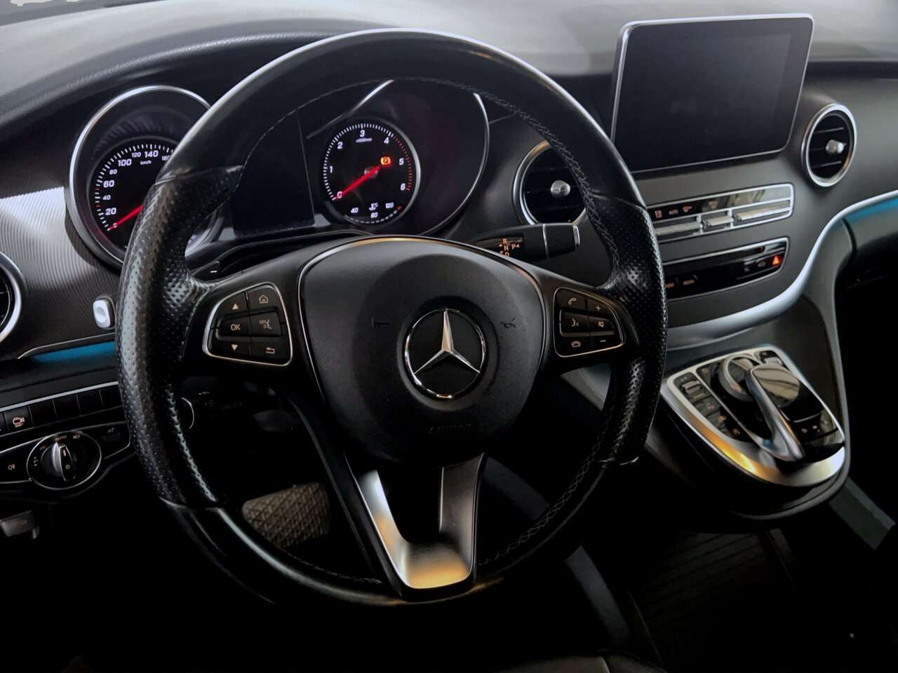 Mercedes-Benz V 250 AMG/7 plaatsen/ Avangarde/360/Leder — foto 18 van 24