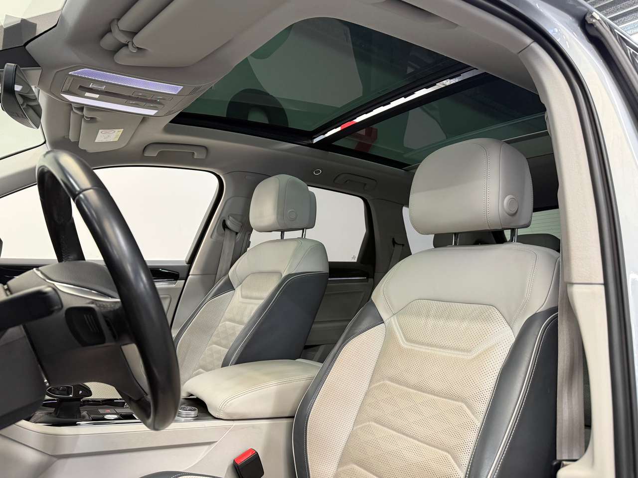 Volkswagen Touareg 3.0 TDi V6 SCR 4Mo R-Line 2020! — foto 11 van 24