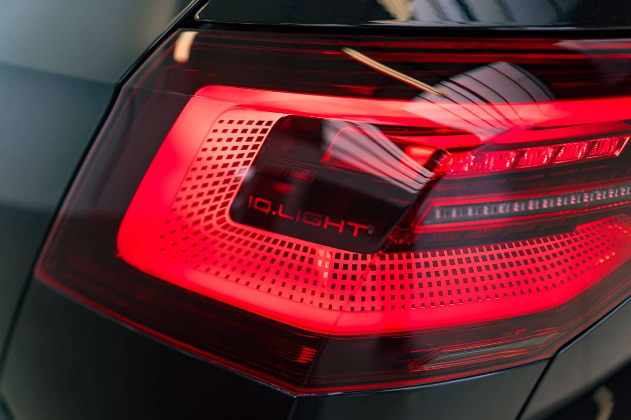 Volkswagen Golf GTI CLUBSPORT|AKRAPOVIC|PANO|IQLIGHTS|ALCANTARA|HEATEDSEATS|KEYLESS|ACC|LA|GARANTIE| — foto 13 van 25