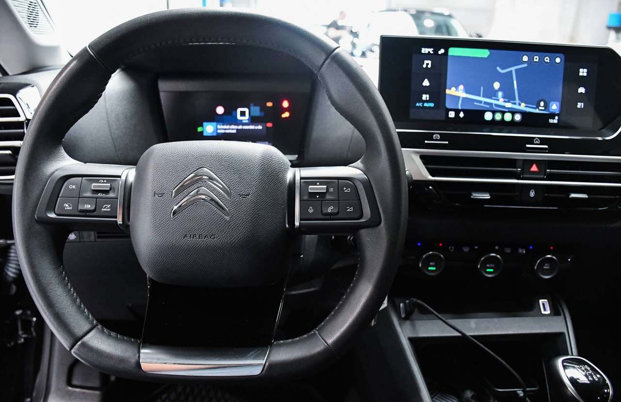 Citroen C4 C4 1.2 PureTech Feel - NAVIGATIE VIA SMARTLINK / CAMERA / PDC / CC / AIRCO — foto 14 van 17