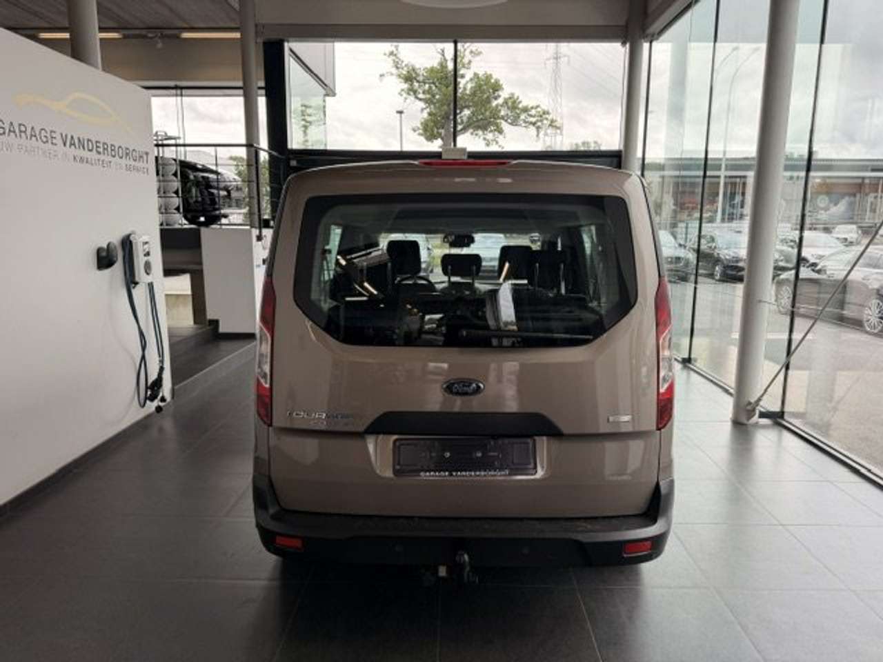 Ford Tourneo Connect TITANIUM BENZINE NAVIGATIE — foto 5 van 24