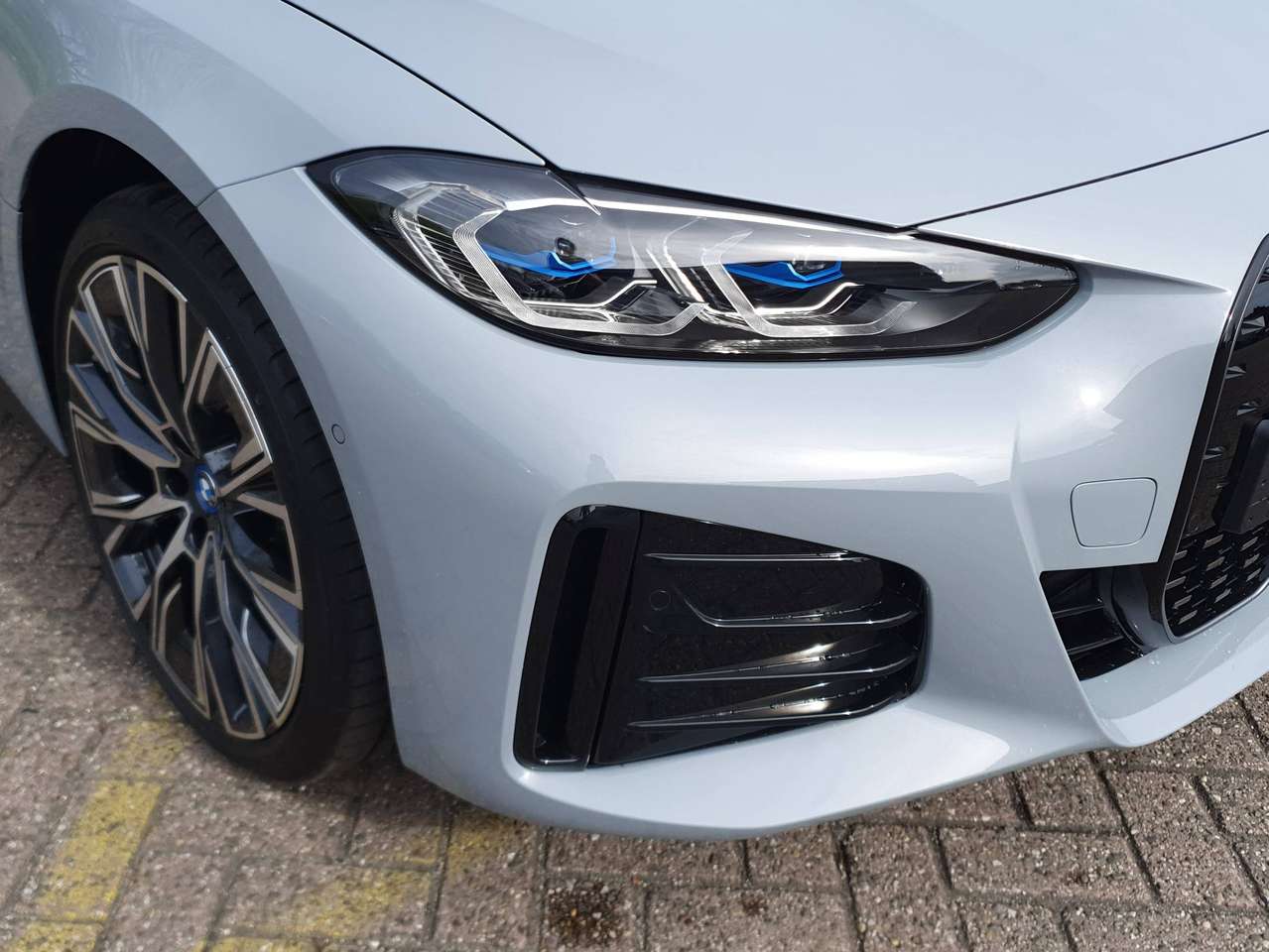 BMW i4 M50 xDrive 544pk 83kWh M-Sport - individual - Laser lights - Pano - trekhaak - SOH 99,2% — foto 4 van 24