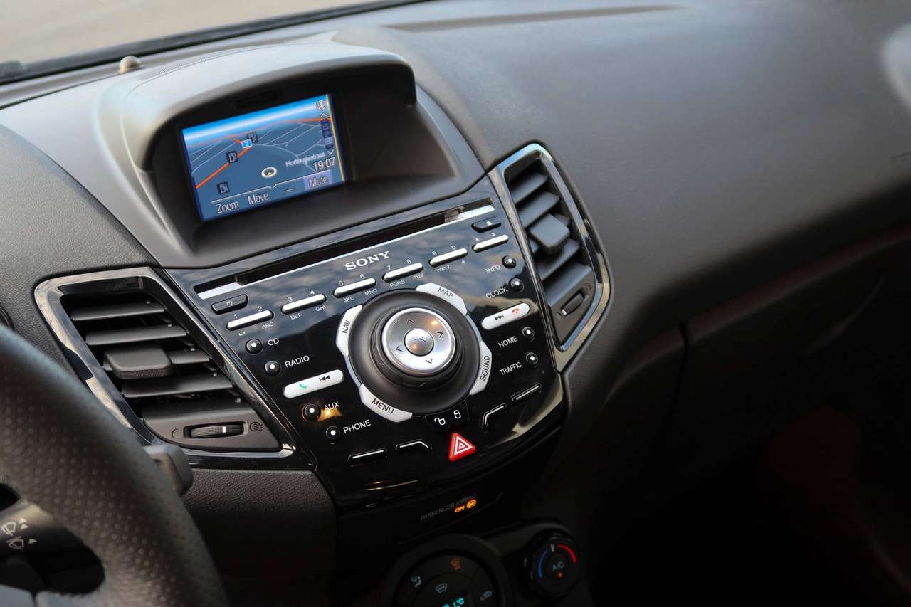 Ford Fiesta Fiesta ST 1.6 EcoBoost 182 pk / Slechts 47k km / Leder Recaro / 1j garantie — foto 18 van 23