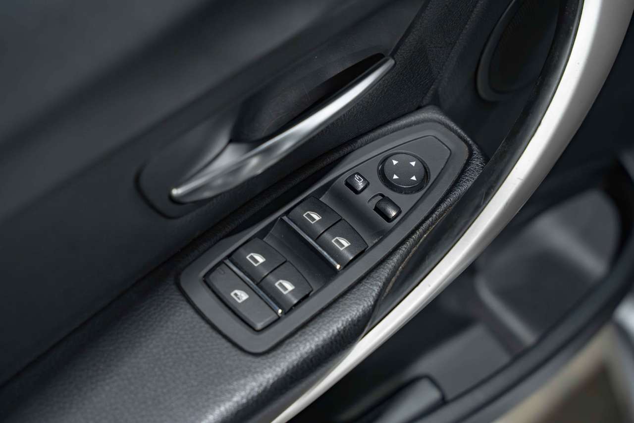 BMW 330 LED*AUTOMAAT*LEER* — foto 16 van 25