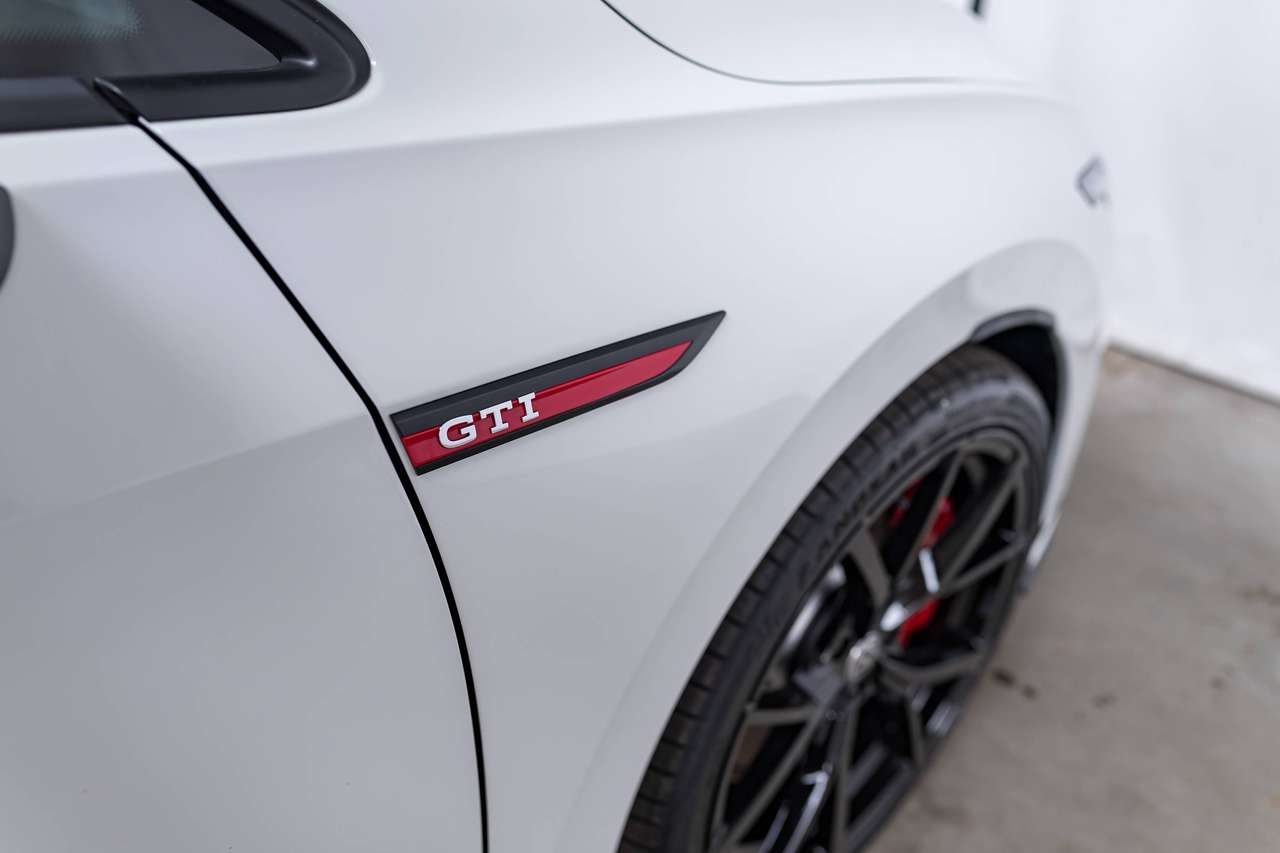 Volkswagen Golf GTI CLUBSPORT|AKRAPOVIC|PANO|HEAD-UP|HARMAN-KARDON|IQLIGHTS|ALCANTARA|HEATEDSEATS|KEYLESS|ACC|LA|GARANTIE| — foto 7 van 25