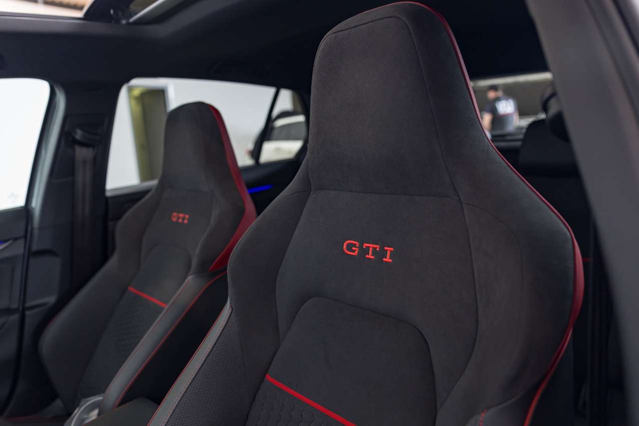 Volkswagen Golf GTI 2025|CLUBSPORT|H&K|PANO|HEAD-UP|ALCANTARA|HEATEDSEATS|KEYLESS|ACC|LA|GARANTIE| — foto 22 van 25