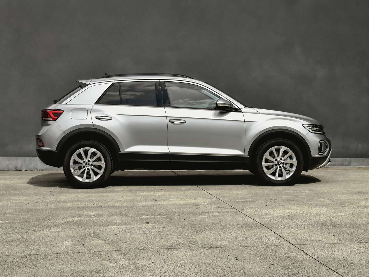 Volkswagen T-Roc T-Roc 1.5 TSI AUTOMAAT MET ZEER VEEL OPTIES — foto 3 van 25