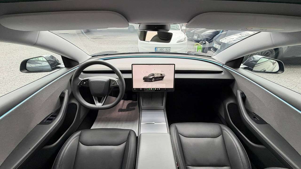 Tesla Model 3 RWD | Premium versie | Stealth Grey | 19" Nova velgen | HW4 — foto 22 van 25