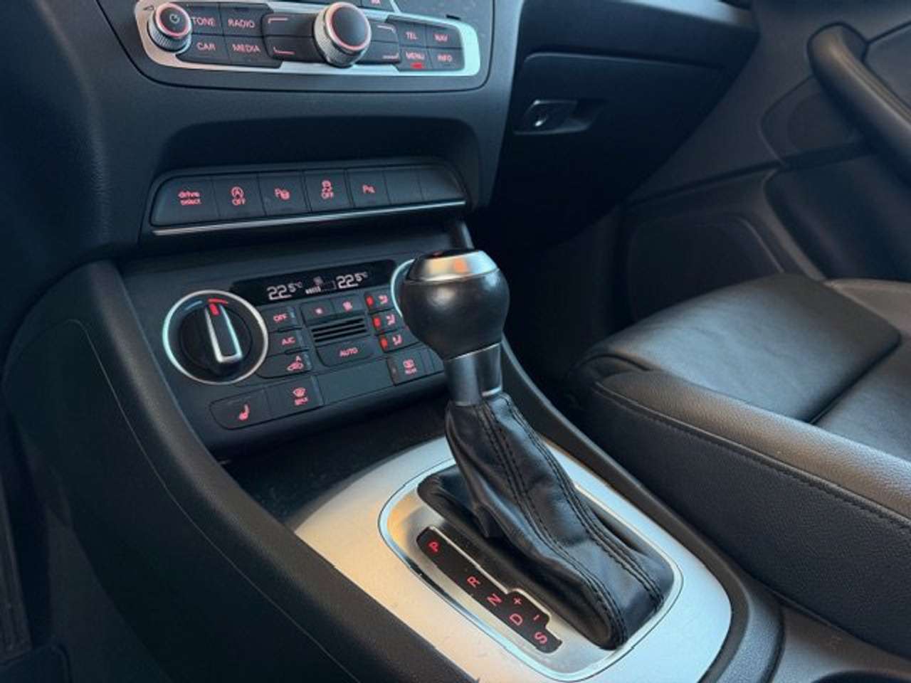 Audi Q3 BENZINE-AUTOMAAT-LEDER-XENON-GPS — foto 15 van 21