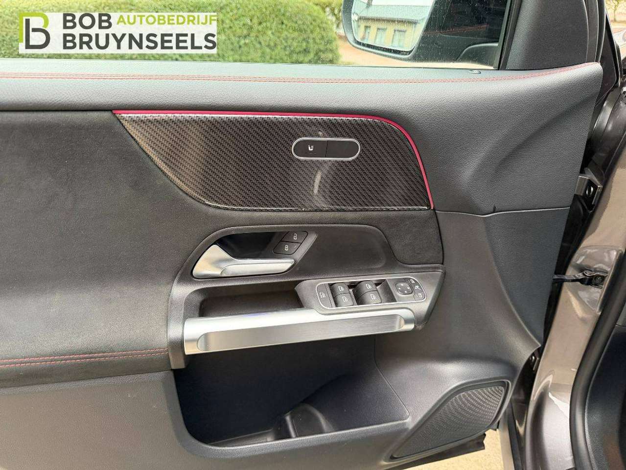 Mercedes-Benz GLB 180 AMG Line | Nightpakket | Trekhaak | Sfeerverlichting | Verstelbare achterbank — foto 14 van 18