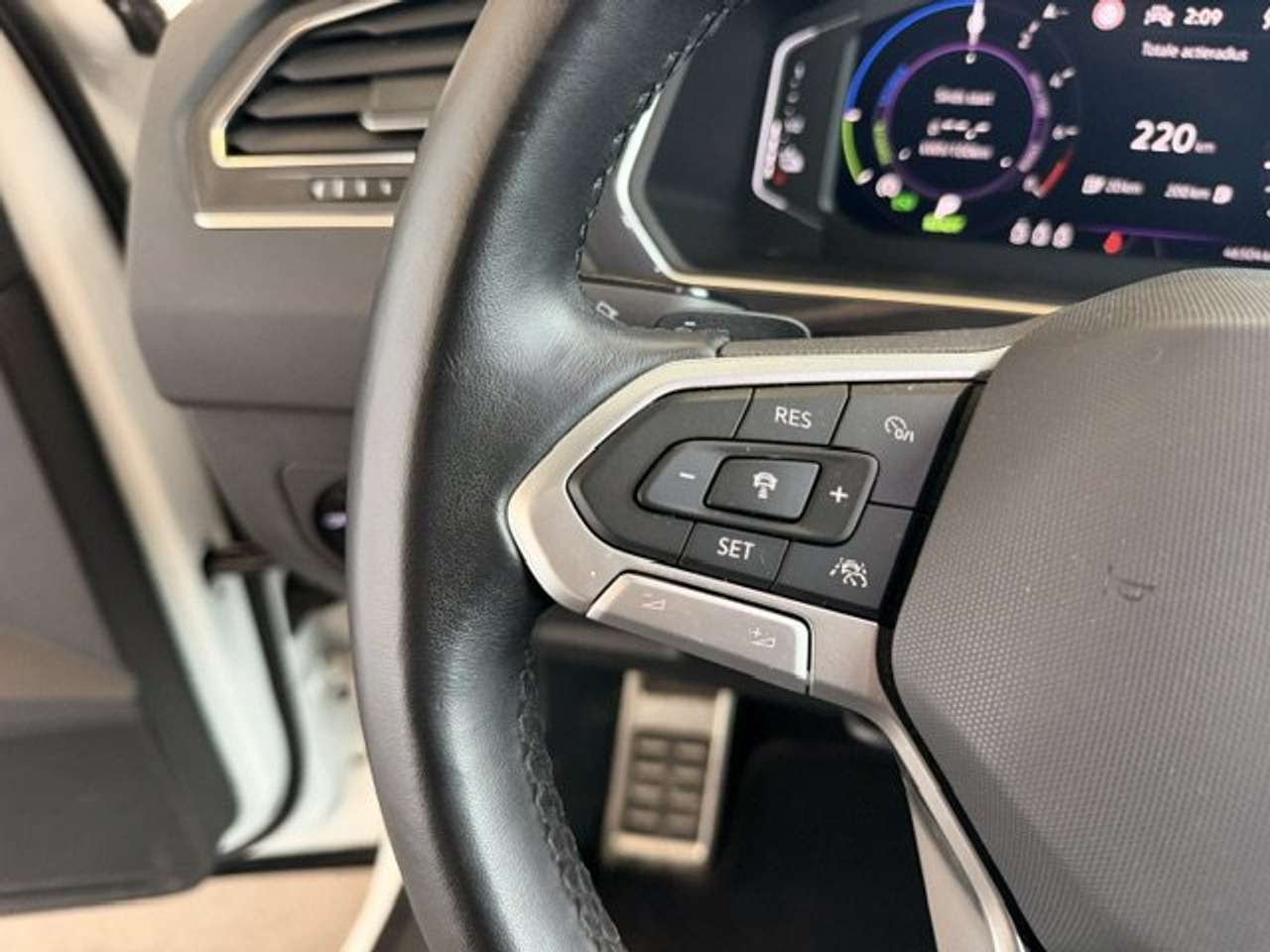 Volkswagen Tiguan LIFE ACTIVE PLUG-IN HYBRIDE AUTOMAAT  46000KM!!!! — foto 19 van 23