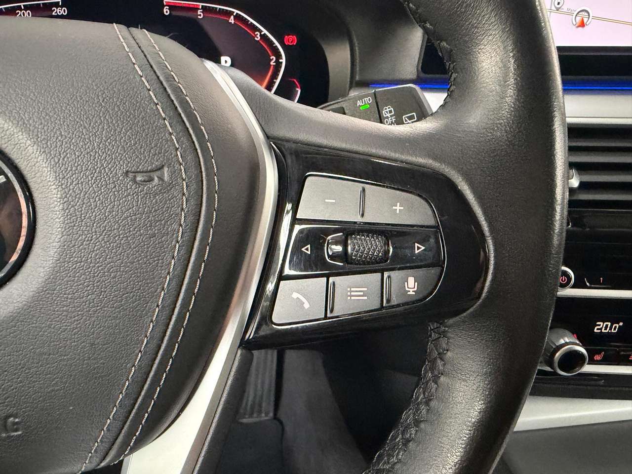 BMW 518 dA Touring NAVI*PDC*LED*CAMERA*CARPLAY*TREKHAAK*LEDER* — foto 17 van 25