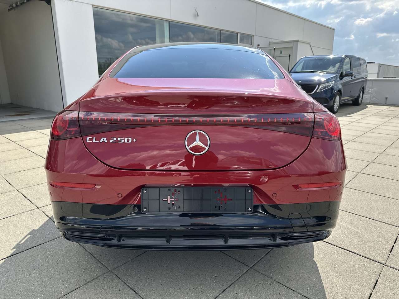 Mercedes-Benz CLA 250 + AMG LINE Electric — foto 6 van 19