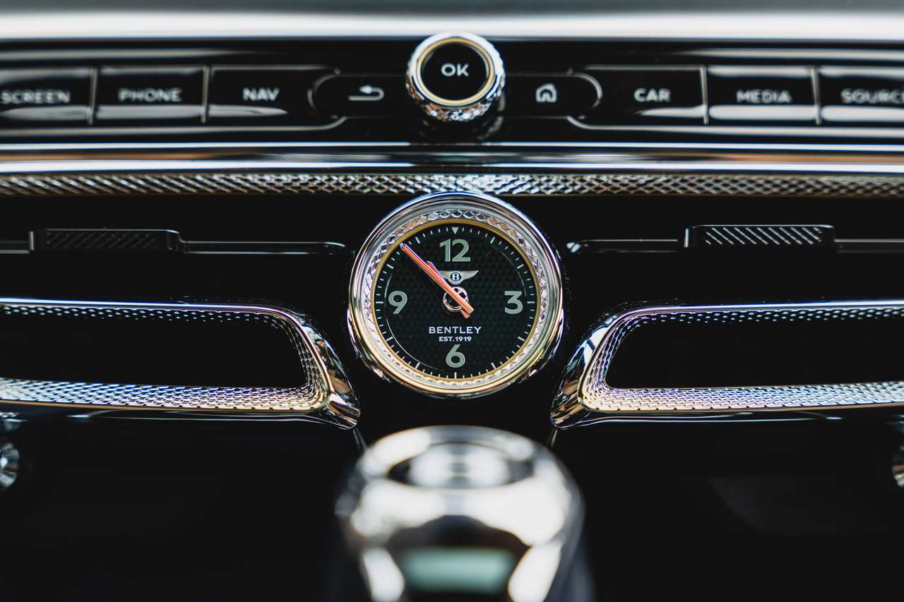 Bentley Flying Spur AZURE HYBRID - 4 SEAT - TOURING SPECIFICATION — foto 24 van 25