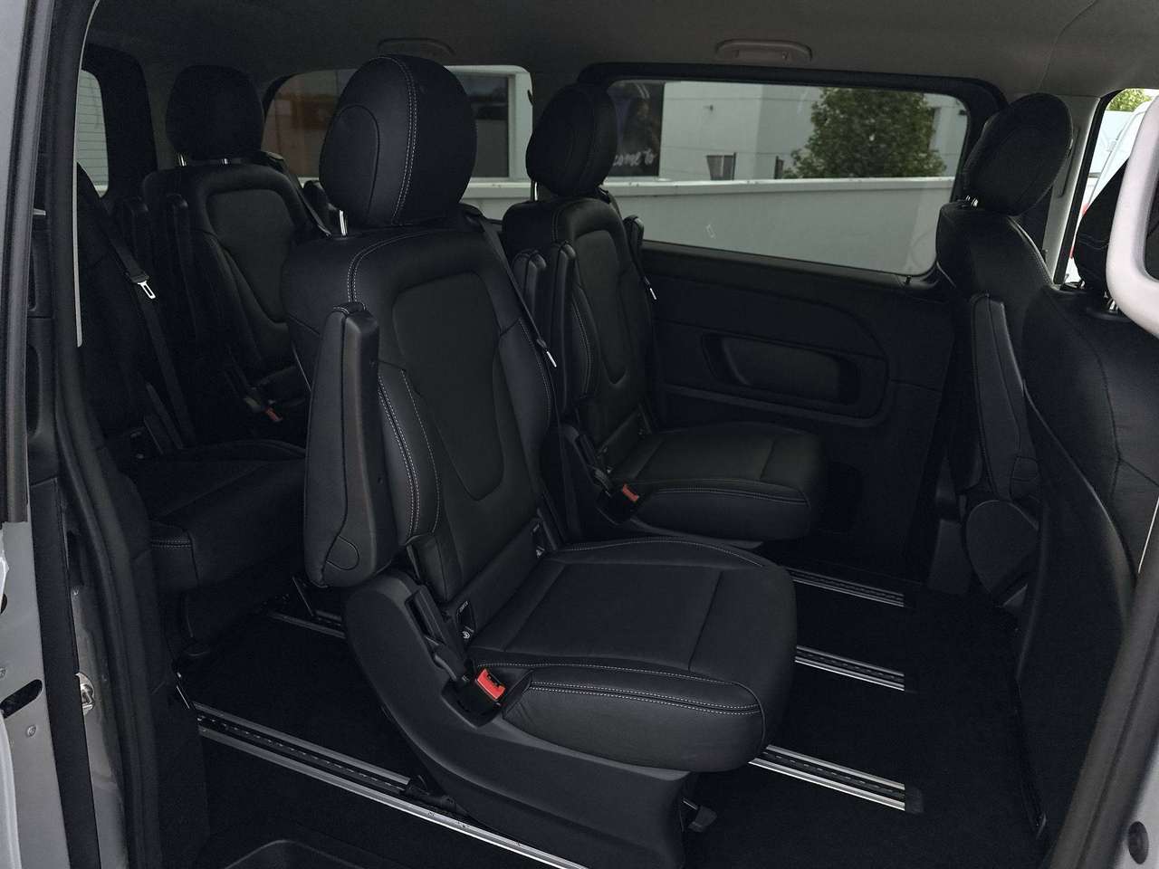 Mercedes-Benz EQV 300 L2  nieuw model Leder navi Distronic Dodehoek Multibeam — foto 11 van 18