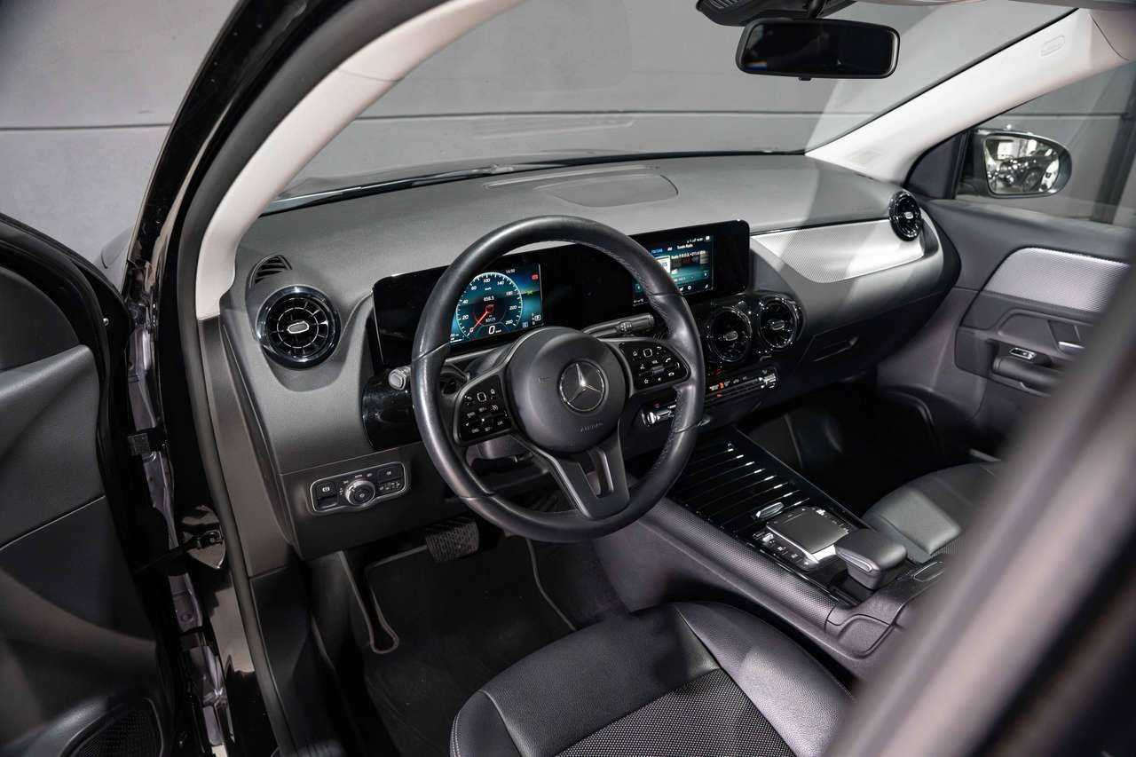 Mercedes-Benz GLA 180 (2021) — foto 17