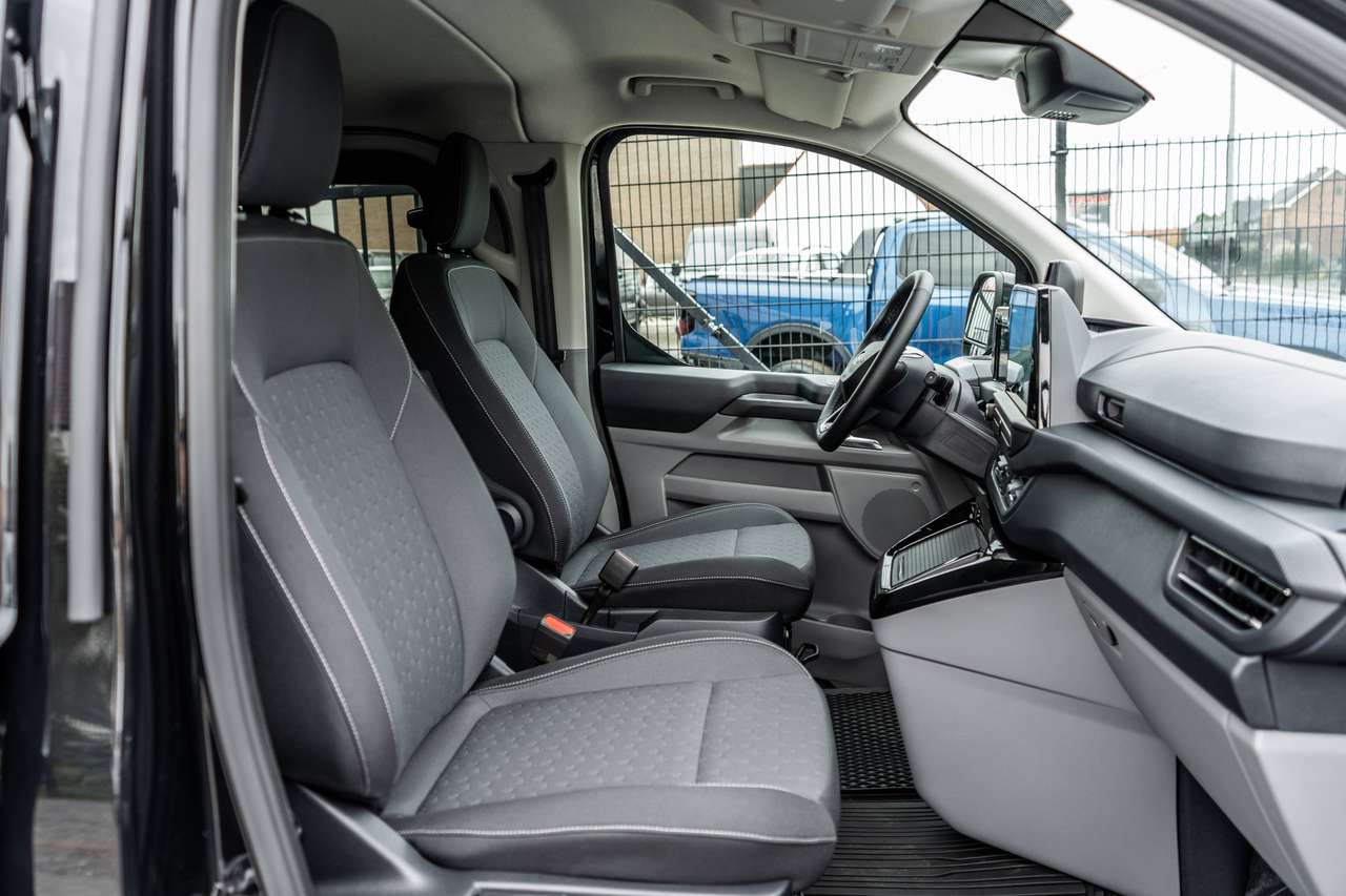 Ford Transit Custom 2.5 PHEV Limited DC L2 5pl.- Trekhaak / 360° Camera - 42.800ex — foto 10 van 16