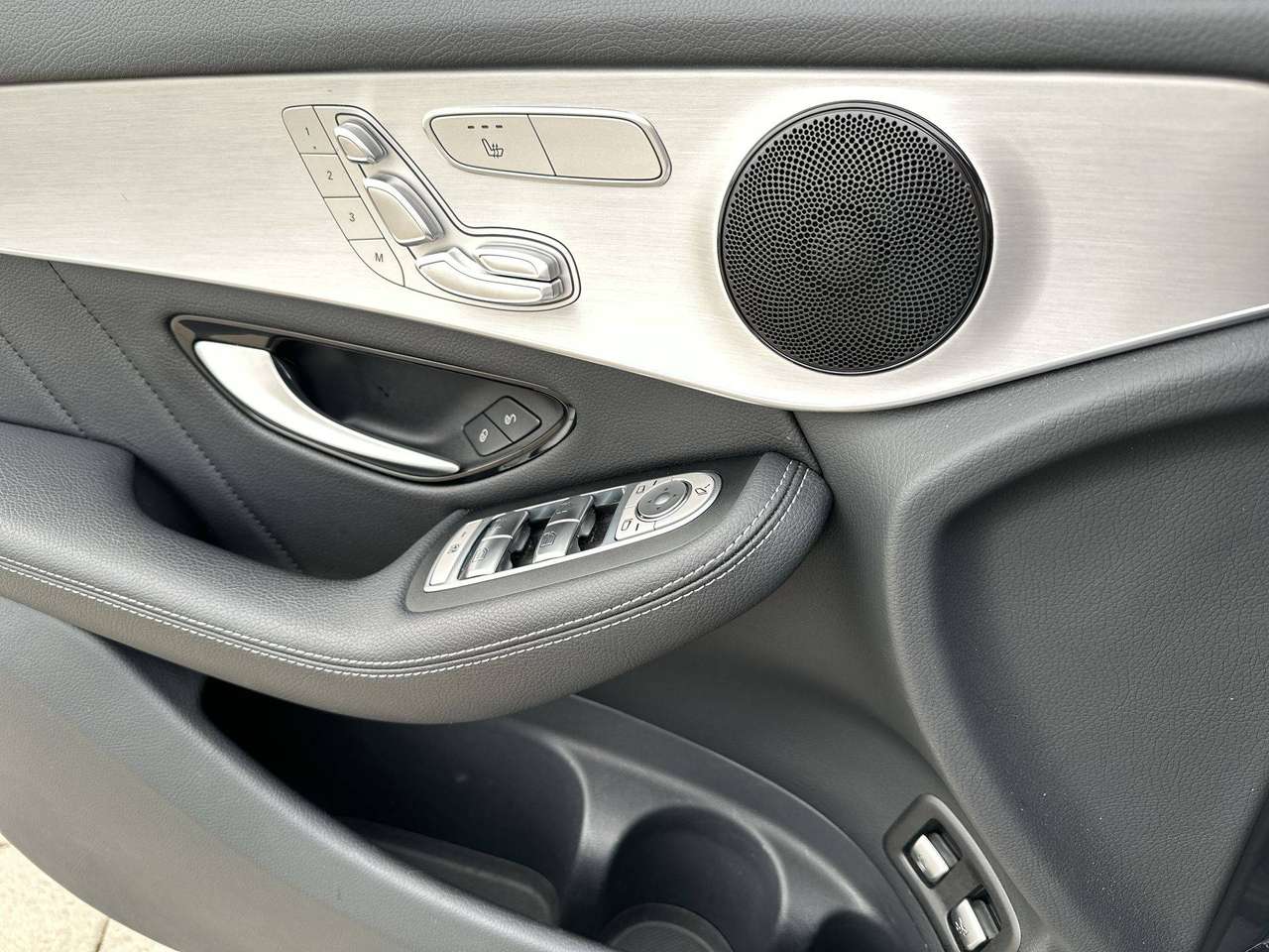 Mercedes-Benz GLC 250 D 4-Matic COUPE  AMG pakket Schuifdak Luchtvering 360° Night Full!!! — foto 17 van 19