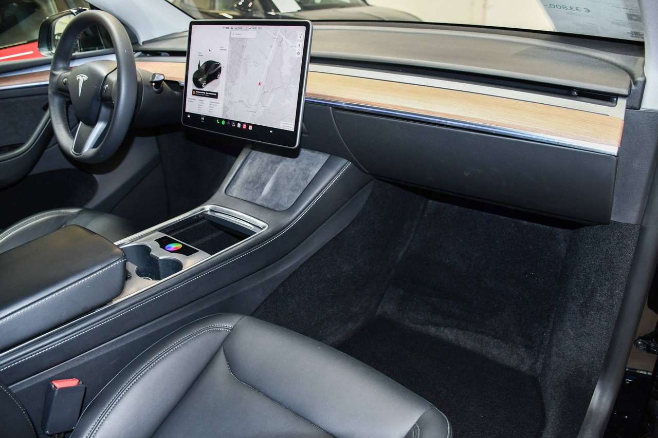 Tesla Model Y Model Y Standard Range - NAVIGATIE / PANORAMISCH DAK / CAMERA / ACC / BLIS / PDC — foto 7 van 17